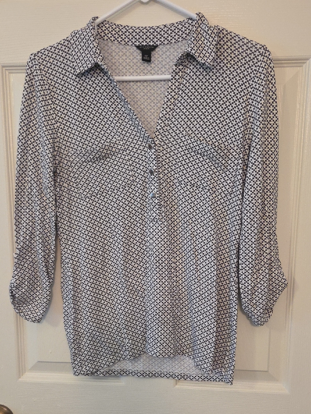 Ann Taylor Black & White Geometric Button-Front Tunic Size Small Petite